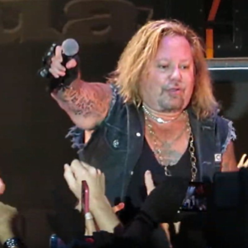 See VINCE NEIL Perform M&Ouml;TLEY CR&Uuml;E Classics At STERLINGFEST 2019 