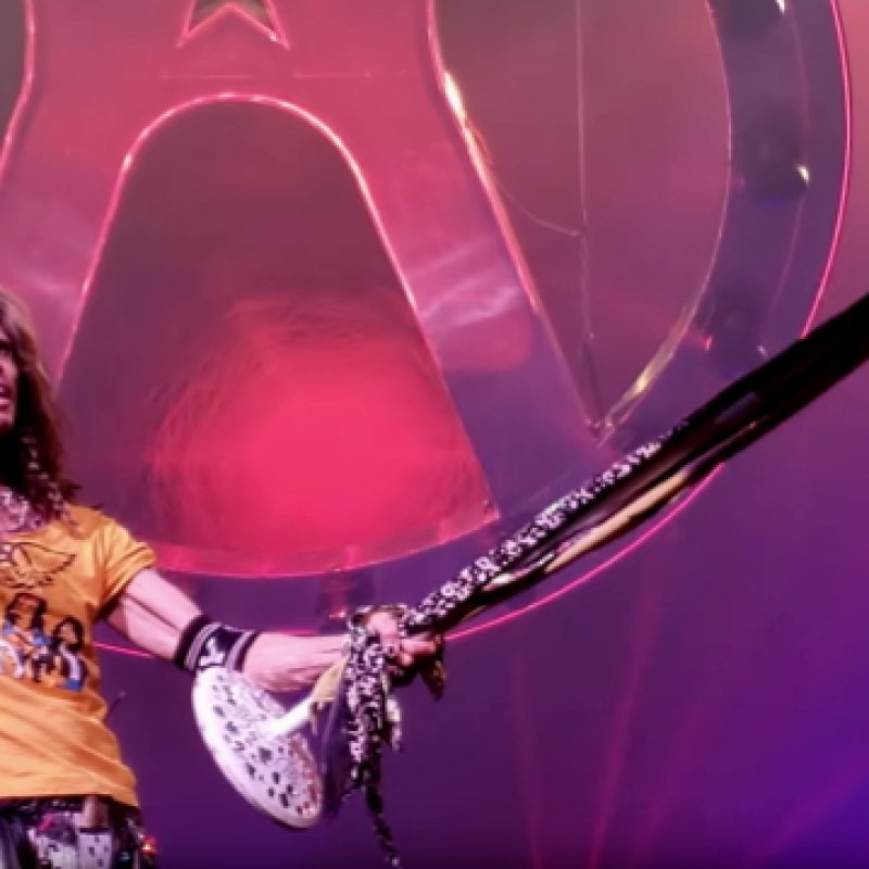STEVEN TYLER Falls On Stage