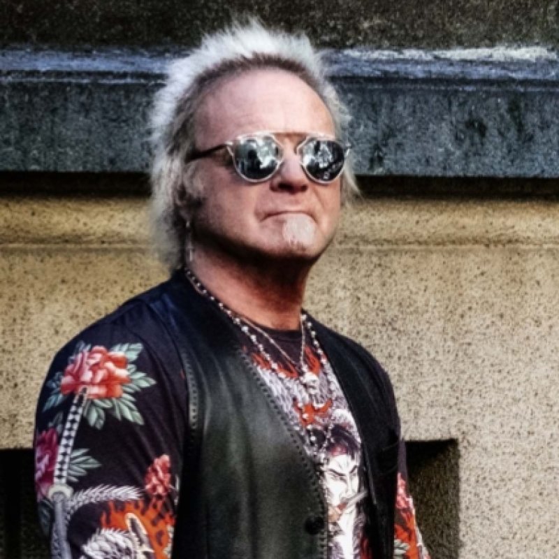  AEROSMITH Drummer Twists Ankle, Sits Out Concert (Video) 