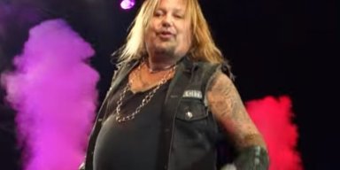 Vince Neil Spotted Eating With Big Name Model