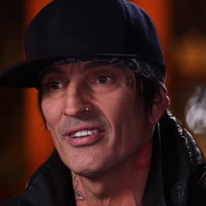 TOMMY LEE KICKED OUT OF RESTAURANT