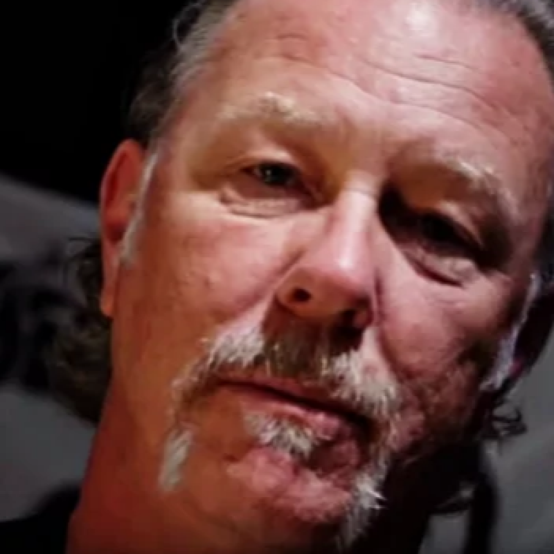 METALLICA's JAMES HETFIELD Demonstrate His White Fang Custom Flow Pick