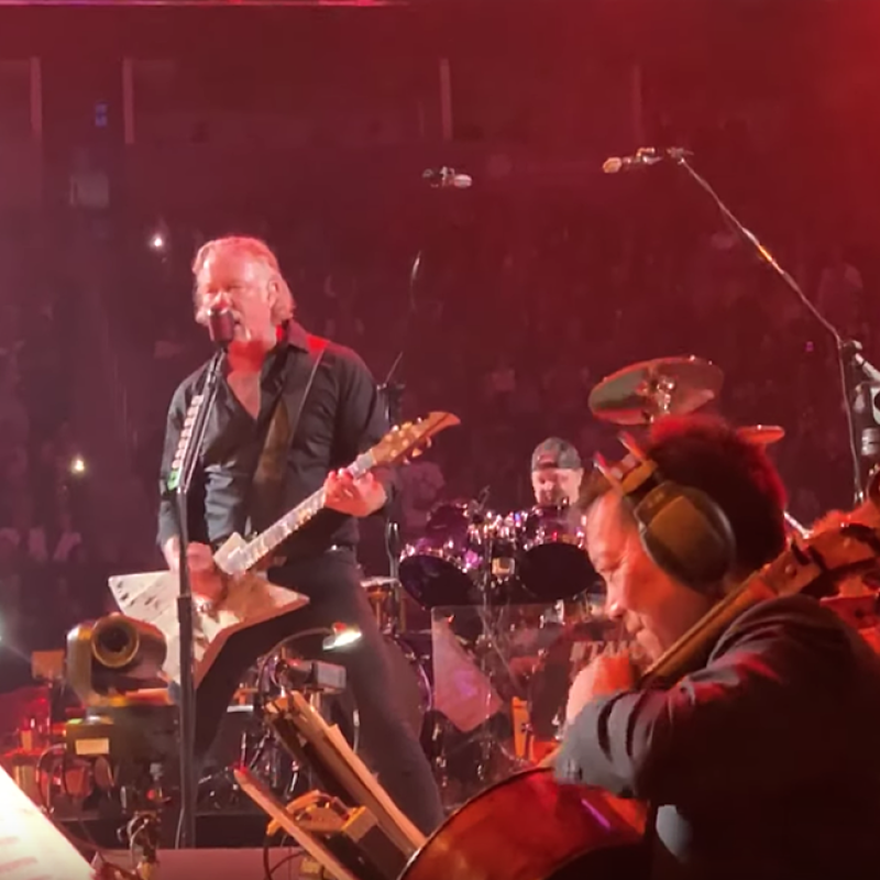 METALLICA PERFORMS WITH SYMPHONY