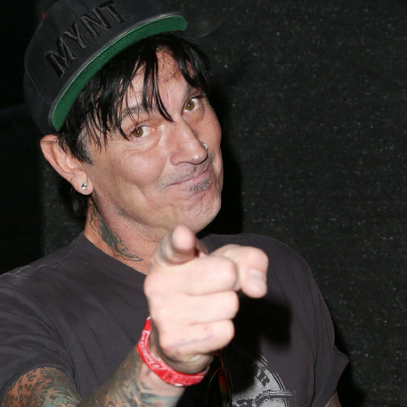  TOMMY LEE Tells DONALD TRUMP: 'Eat A D**k' 