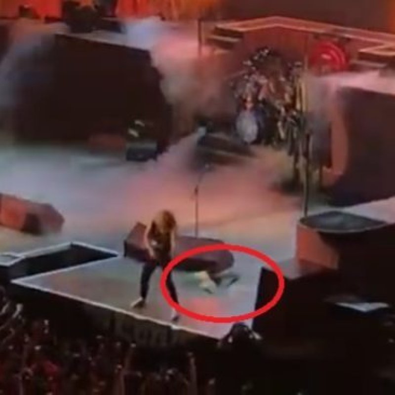 Watch IRON MAIDEN&rsquo;s Janick Hit A Security Guard With His Guitar