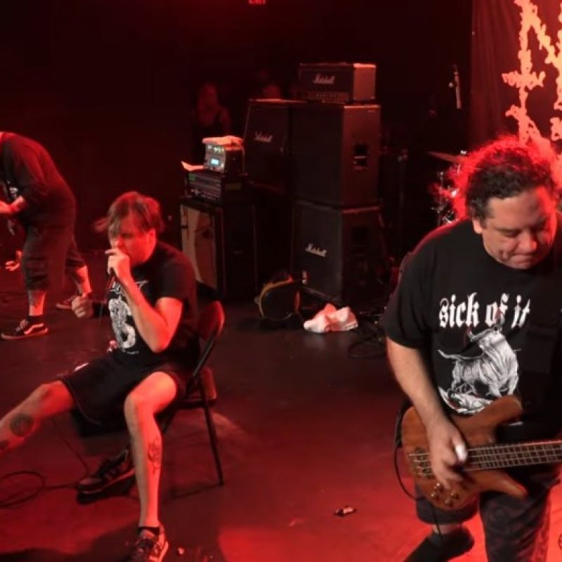  NAPALM DEATH's 'BARNEY' Injures Right Ankle, Performs Sitting Down