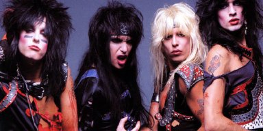  MÖTLEY CRÜE Official Lyric Video For New Song 'Ride With The Devil' 