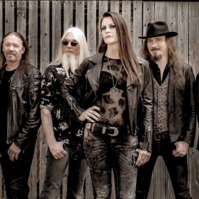 Release new live single 'Devil & The Deep Dark Ocean' from upcoming live album!