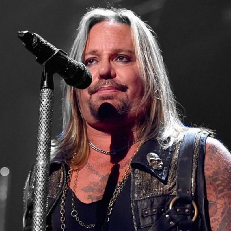 VINCE SHOOTS DOWN M&Ouml;TLEY CR&Uuml;E RUMORS