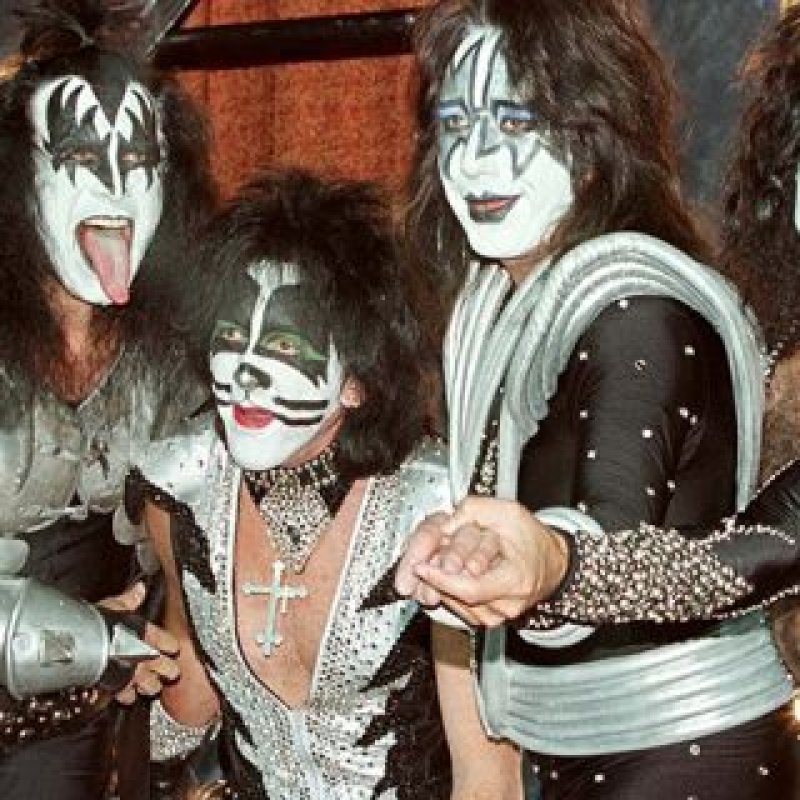 FREHLEY AND CRISS APPROACHED ABOUT KISS'S FINAL SHOW