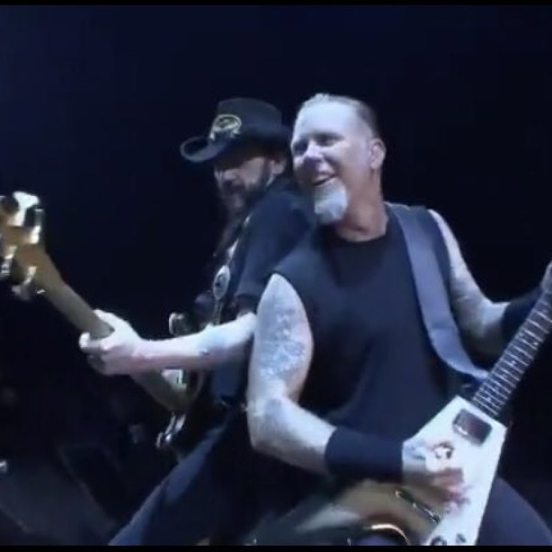  METALLICA Tribute To LEMMY On Anniversary Of His Death 