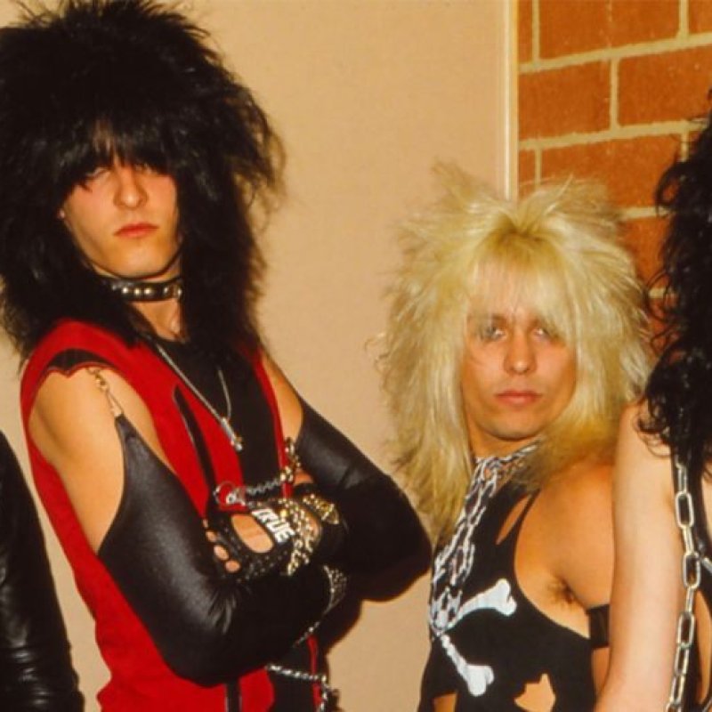 MOTLEY CRUE&rsquo;s Wise Business Move That Made Them Earn More Money Than Before 