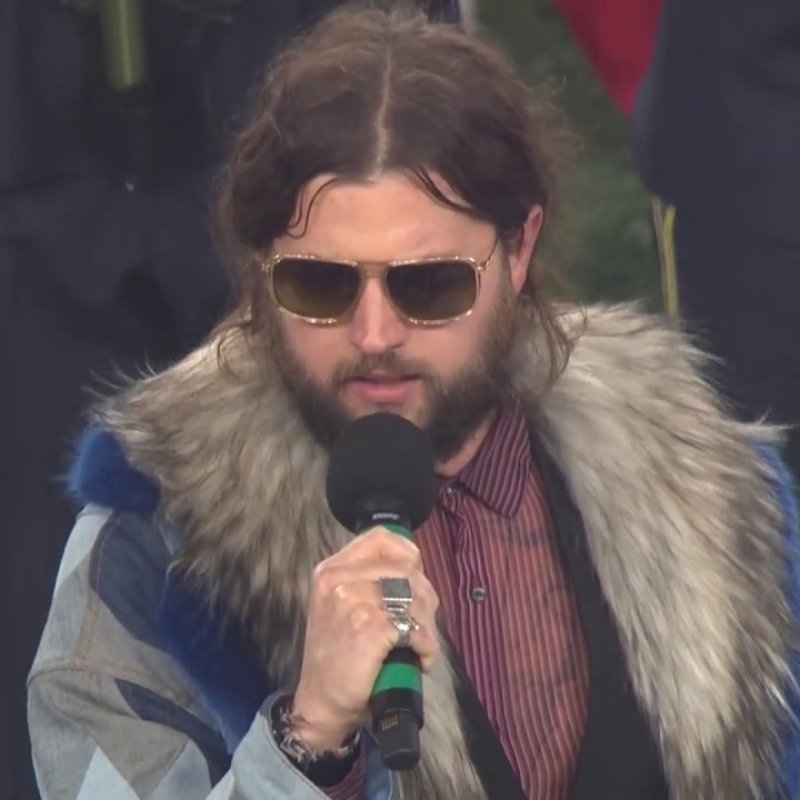 RIVAL SONS Singer Performs National Anthem At NEW ENGLAND PATRIOTS Vs. TENNESSEE TITANS