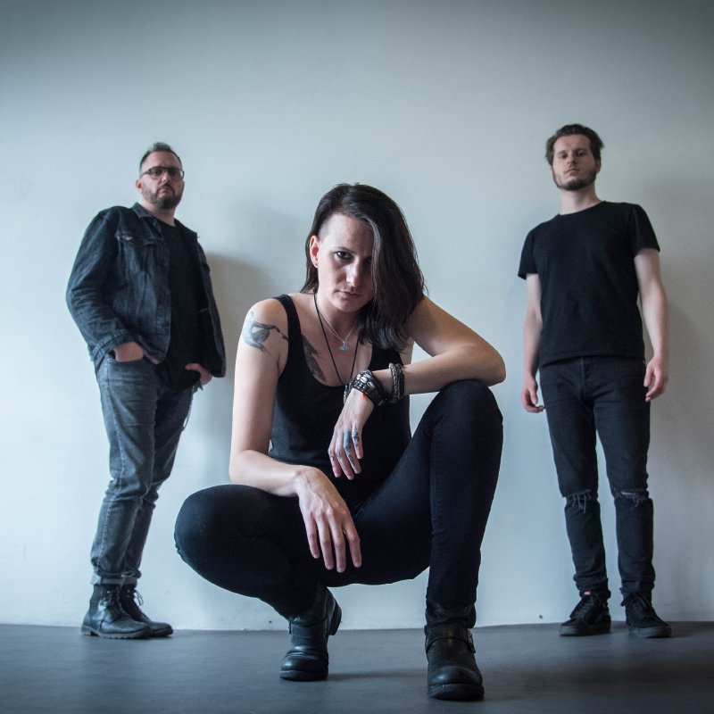Swiss Alternative-Rock power-trio Misty Bliss unveiled new music video "Under The Sun". New single coming out next month on all digital platforms!