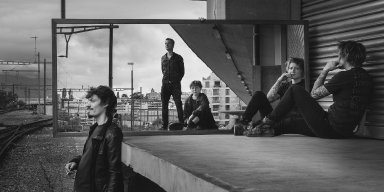 Swiss noise/powerwave/grunge/shoegaze sensation KØDE unveiled new music video "Stars" // New album 'Discrète Transformation' out on Division Records!
