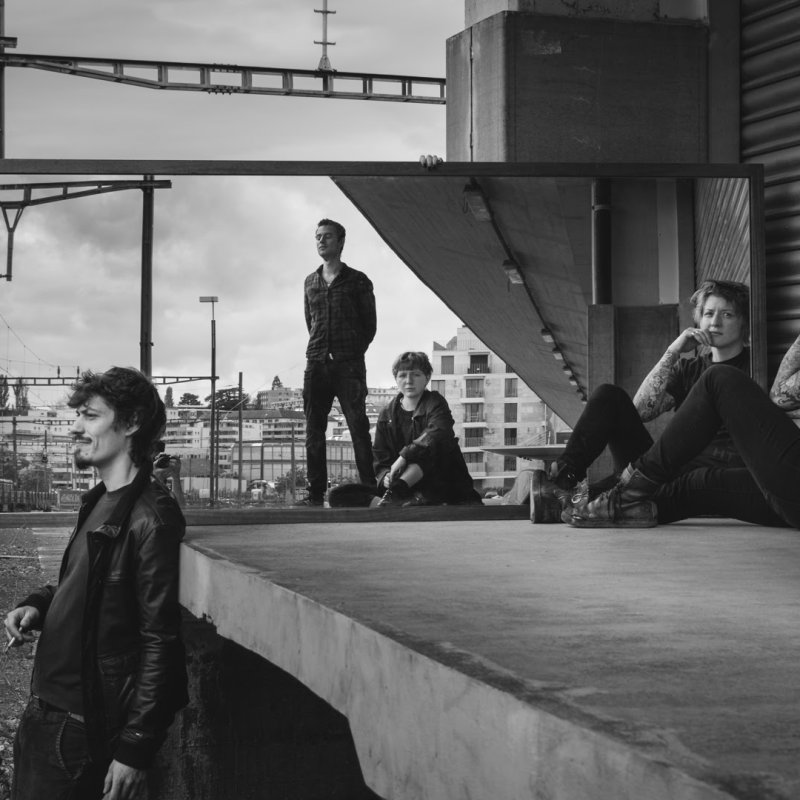 Swiss noise/powerwave/grunge/shoegaze sensation K&Oslash;DE unveiled new music video "Stars" // New album 'Discr&egrave;te Transformation' out on Division Records!