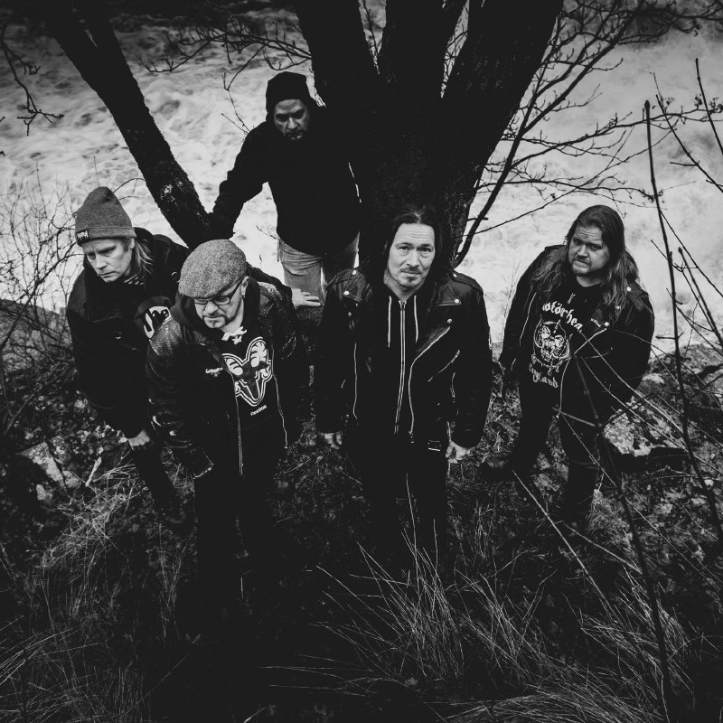  R&auml;mlord summons the ancient ones from the ocean on their new single - featuring former Sentenced front man Taneli Jarva 