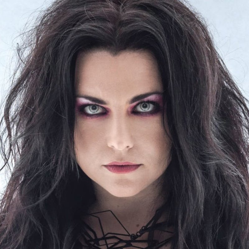 AMY 'WILL NEVER BOW DOWN TO A DICTATOR'