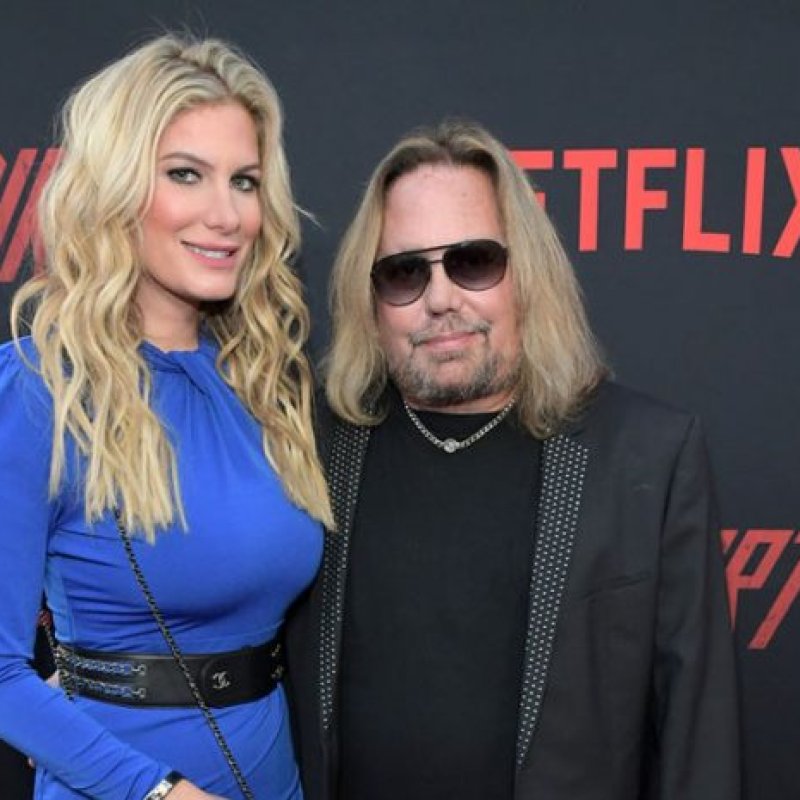 Vince Neil&rsquo;s Girlfriend Leaks New Photo After Weight Loss