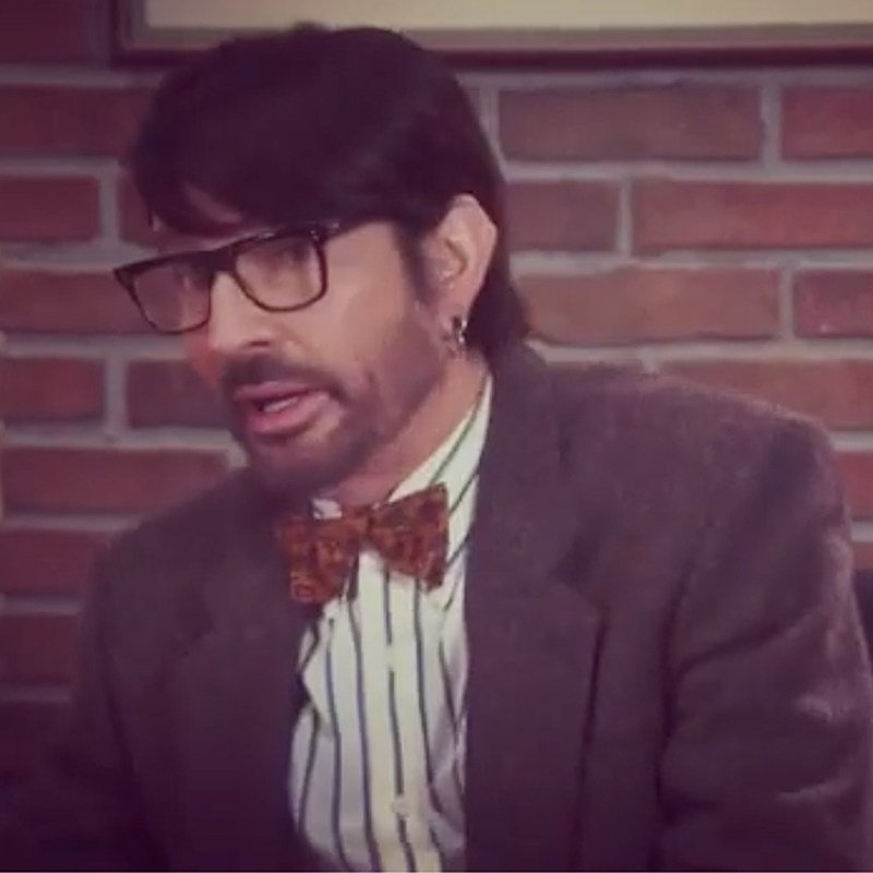 TOMMY LEE PLAYS COLLEGE PROFESSOR