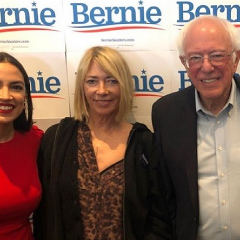 Kim Gordon canvassing for Bernie Sanders