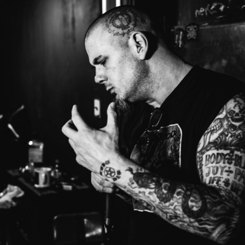 ANSELMO'S EN MINOR SIGNS DEAL