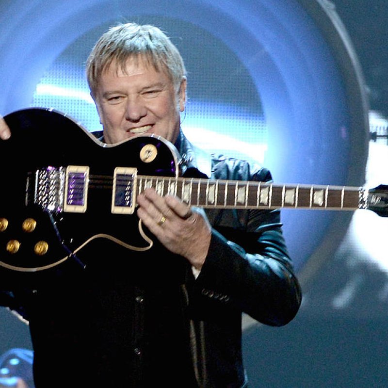 RUSH's ALEX LIFESON Is 'Self-Quarantining'