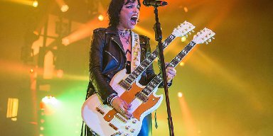 LZZY HALE On Coronavirus - "The Whole 'You Can't Scare Us' Mentality Is Ridiculous"
