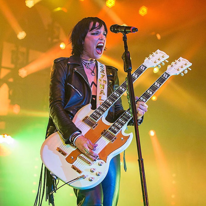 LZZY HALE On Coronavirus - "The Whole 'You Can't Scare Us' Mentality Is Ridiculous"