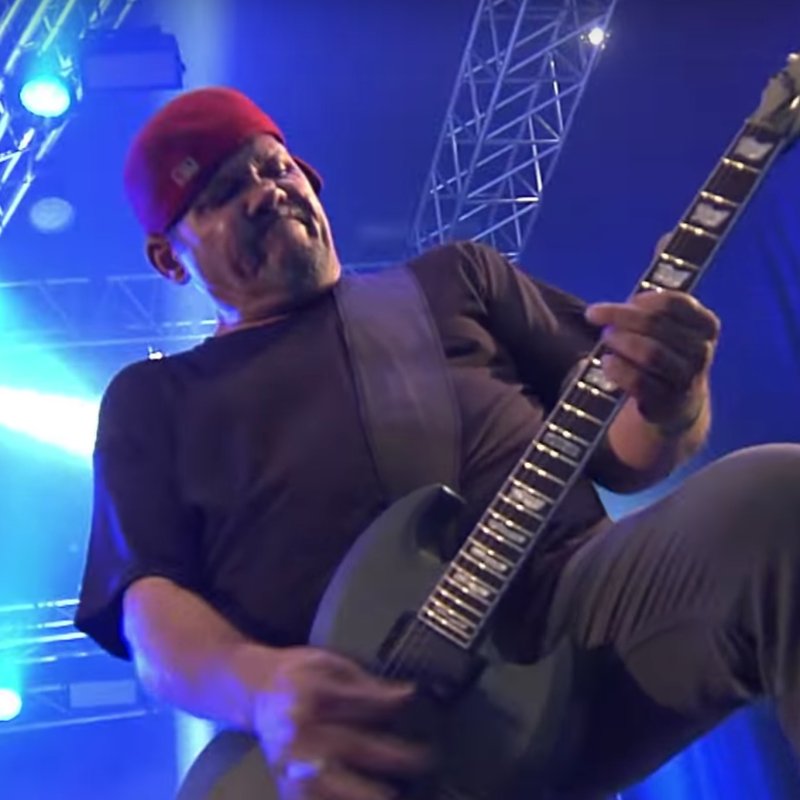 SACRED REICH GUITARIST DIES