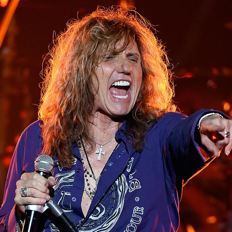 WHITESNAKE's DAVID COVERDALE Performs New Song 'Coronavirus Blues' 
