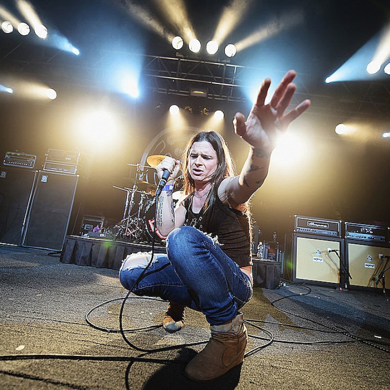 LIFE OF AGONY's MINA 'Is Not Buying Into The Fear' Of Covid-19
