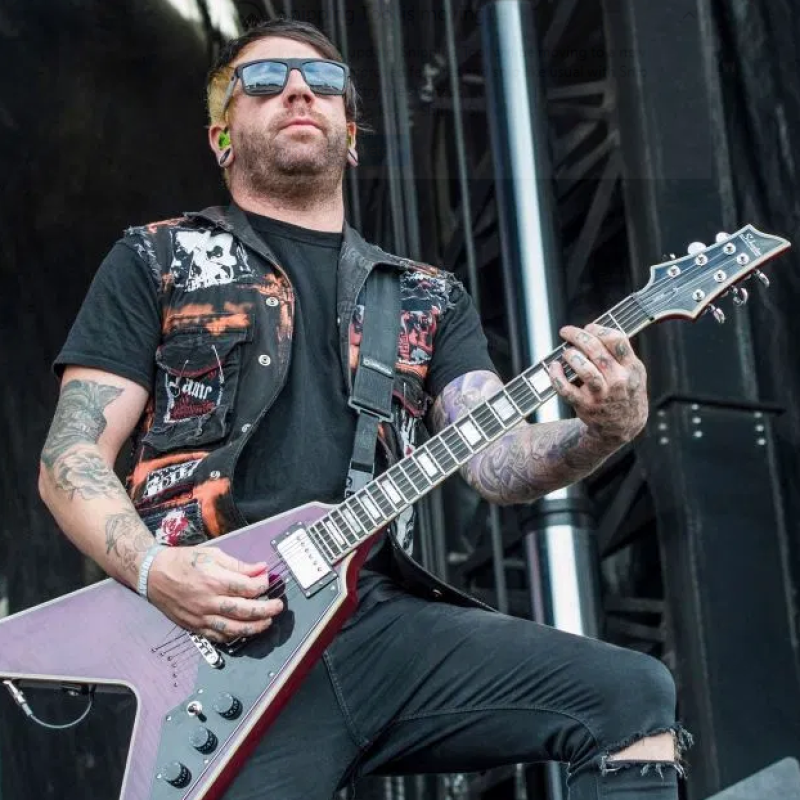 Falling In Reverse guitarist Derek Jones dies