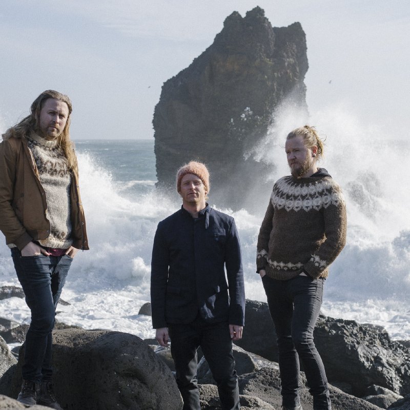 &Aacute;rst&iacute;&eth;ir Shares Live Acoustic Performance via Club Weltenklang