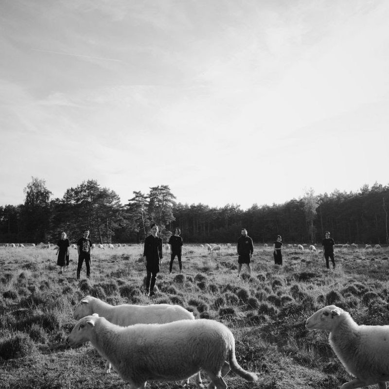 VAMPILLIA Signs to Season of Mist