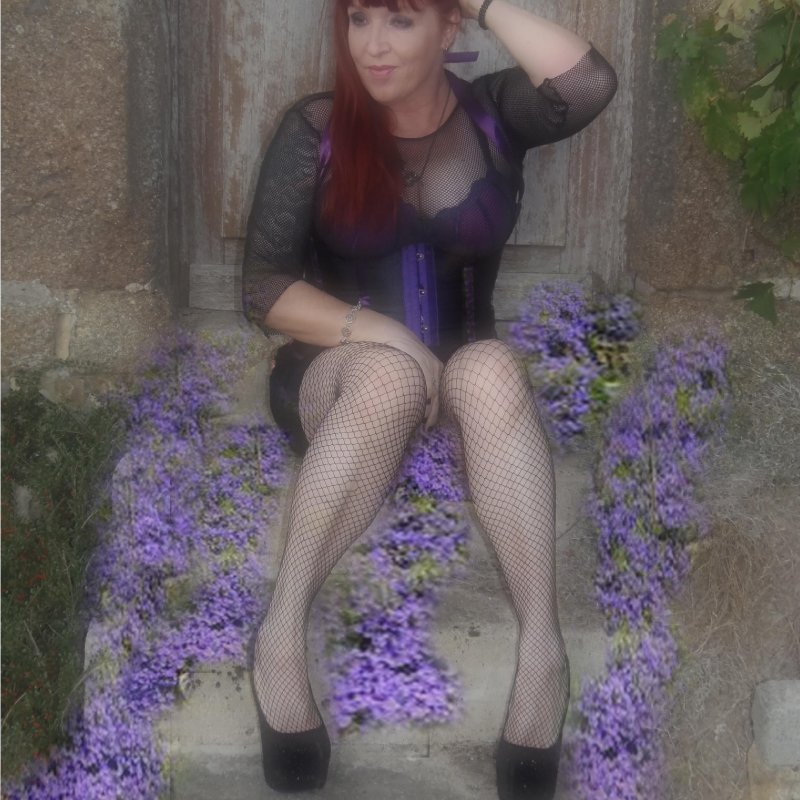 The Mistress's Pit with Demonize Debz  3-5EST / 8-10UK