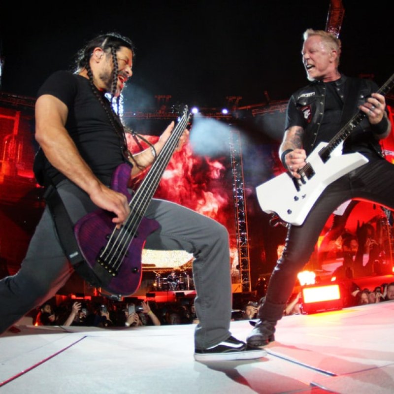 Pro-Shot Footage Of Metallica 'For Whom The Bell Tolls' and its fucking awesome!