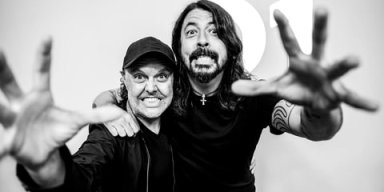 LARS ULRICH Interviews DAVE GROHL!