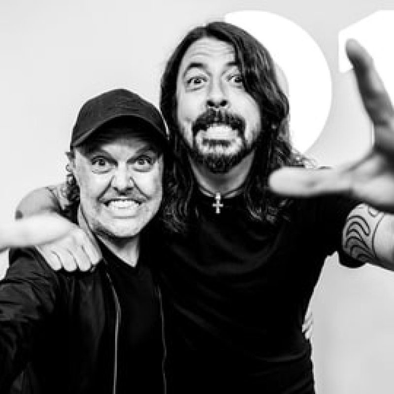 LARS ULRICH Interviews DAVE GROHL!