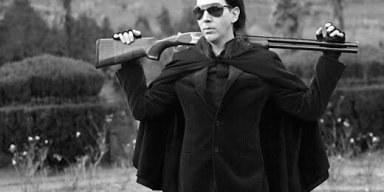 Marilyn Manson storms a suburban home with gun-toting nuns !