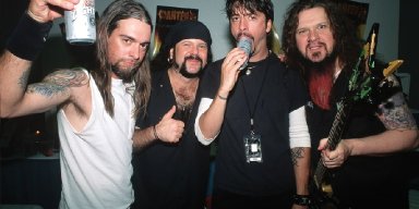 DAVE GROHL talks PANTERA Inspiration 