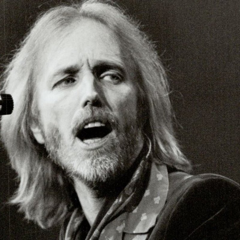 Tom Petty Taken Off Life Support, Death Not Confirmed!