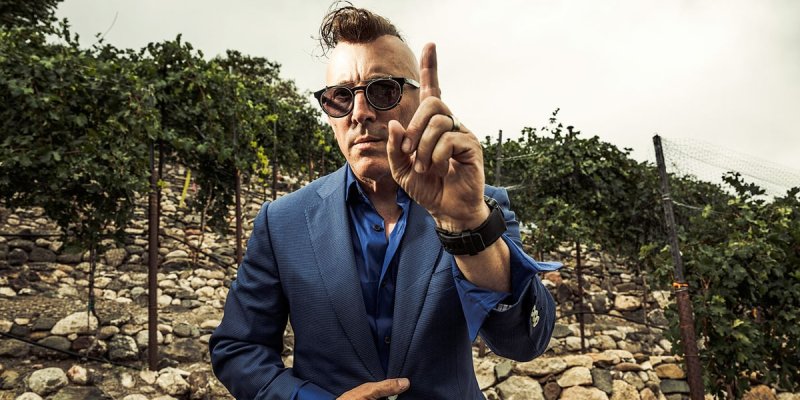 MAYNARD JAMES KEENAN Responds To Fans Over 'No Photos' Policy