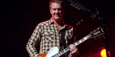 Josh Homme Kicks Female Photographer in the Head at Queens of the Stone Age Show