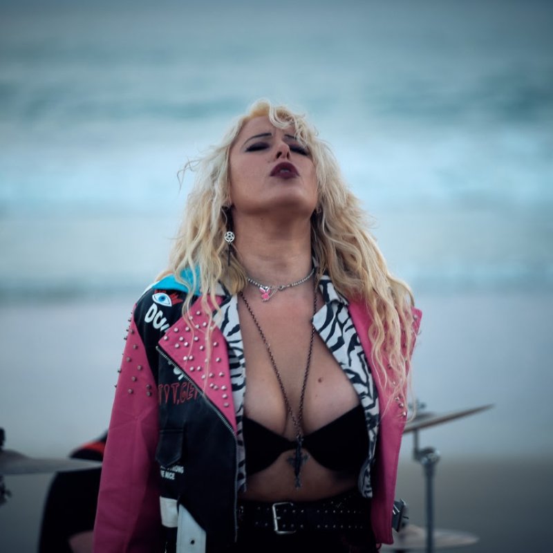 Hit 'n' Mizz: Australian Female Fronted Hard Rockers Unleash New Single/Video Burn