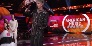 MACHINE GUN KELLY Wins ‘Favourite Rock Artist’ At The American Music Awards 2021