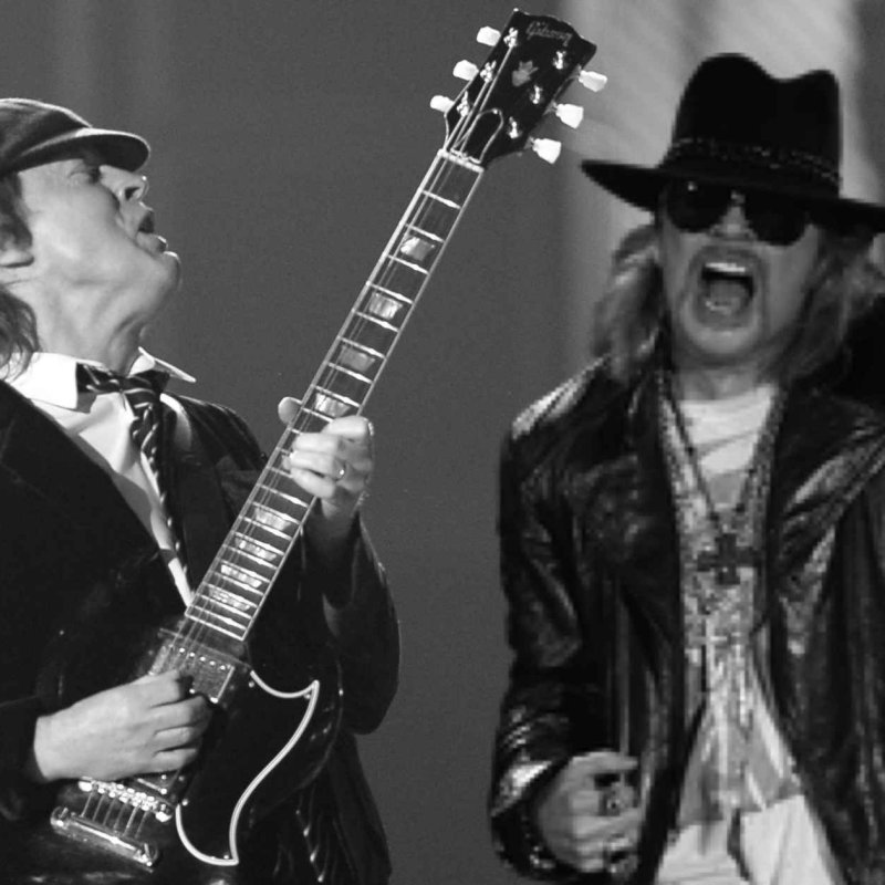 AC/DC will tour and record new album with Axl Rose!