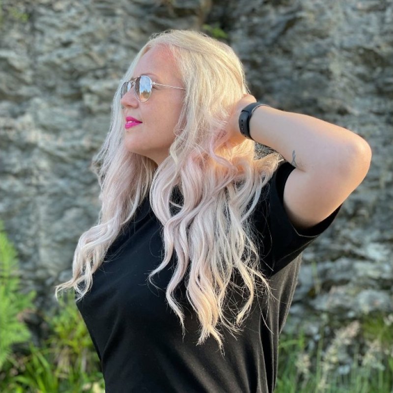 Rockshots Records - ANNIKEN Unveils Debut Single / Title Track Off Upcoming Album "Climb Out of Hell" Due Out May 2022