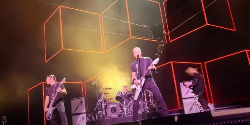 METALLICA PLAYS FIRST SHOW OF 2022