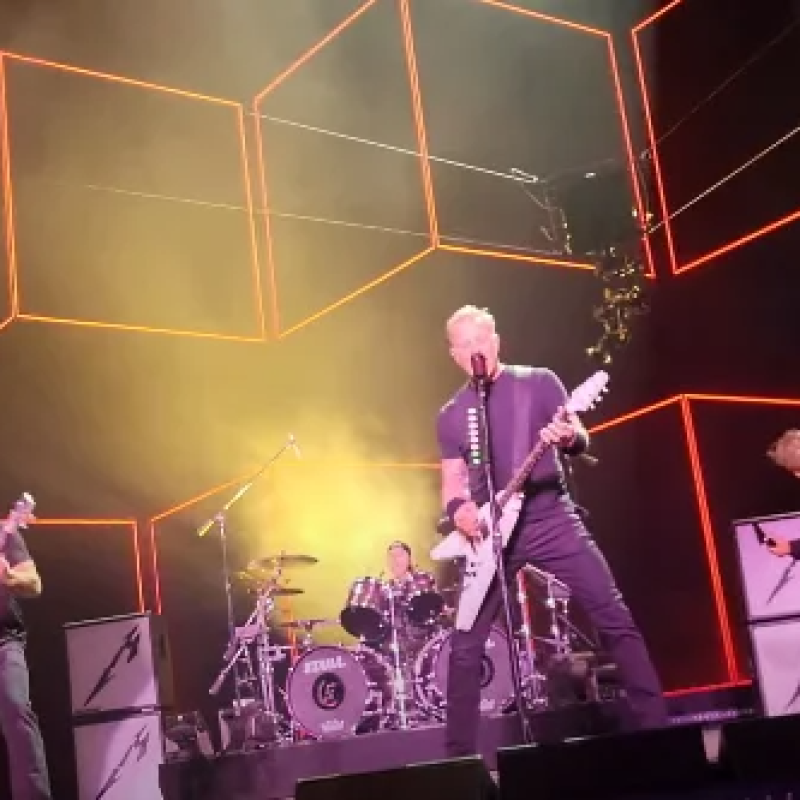 METALLICA PLAYS FIRST SHOW OF 2022